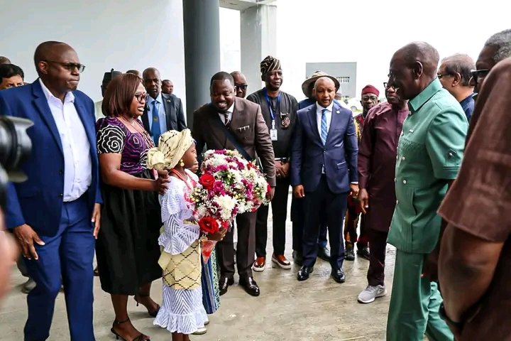 Onzere8's tweet photo. President Ruto has arrived in Lagos, Nigeria for a tour of billionaire Aliko Dangote’s mega oil refinery plant. https://t.co/IJtYmdqAuU