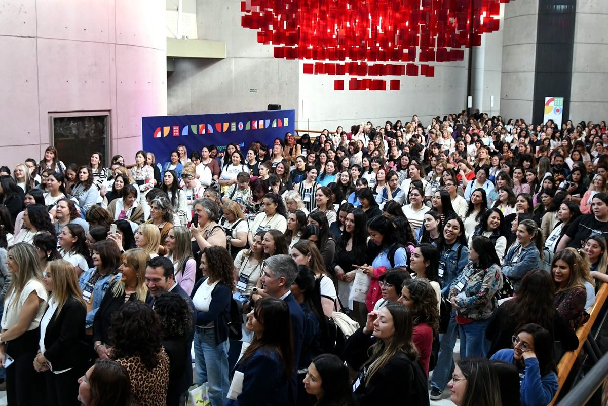 TadeoGZ's tweet photo. La primera infancia es una etapa decisiva. Lo que hagamos en esos primeros años tiene un impacto concreto en el desarrollo y en las oportunidades futuras de cada uno de ellos.

En el I Congreso Provincial de Primera Infancia compartimos una conversación con especialistas de UNICEF, OEI y el Banco Mundial sobre políticas basadas en evidencia y sobre cómo seguir mejorando la educación y el cuidado durante esos primeros años.
En Mendoza seguimos fortaleciendo las políticas de primera infancia, con evidencia, acompañamiento a las familias y herramientas que permitan intervenir a tiempo.