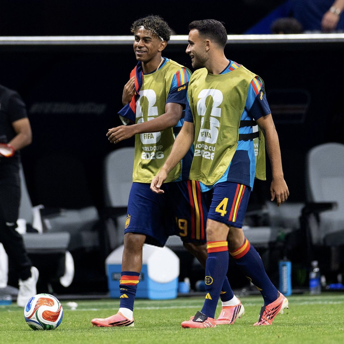 ActuFoot_'s tweet photo. 🚨 Eric Garcia 🇪🇸 : « Pour moi, LAMINE YAMAL 🇪🇸 DEVRAIT GAGNER LE BALLON D’OR ! » 🤩🌕

🎙️ @marca https://t.co/A7kJ4ypDGb