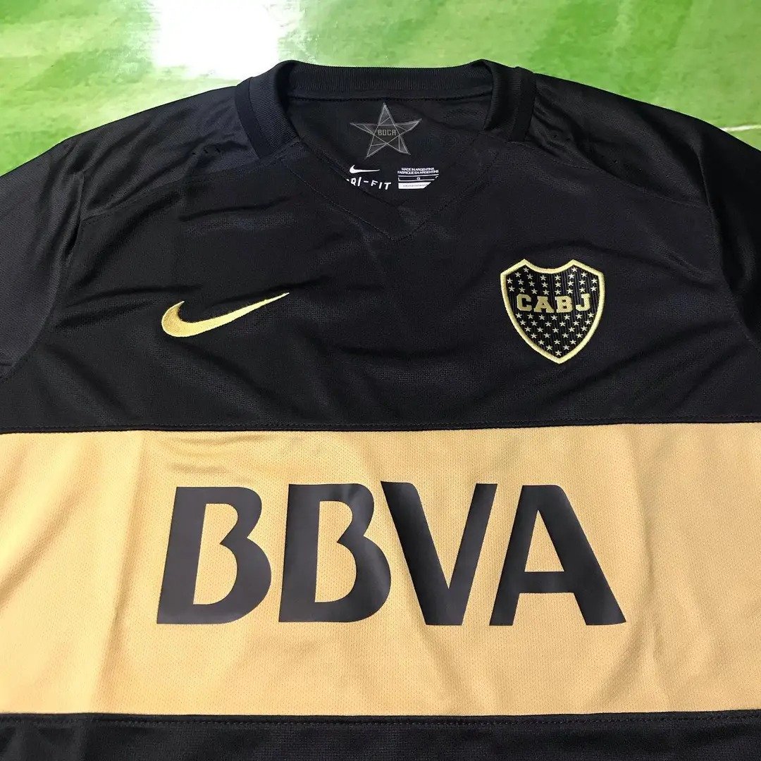 MauXeneize12's tweet photo. @Marto_M3_2 Boca teamgeist talle L 180k
Boca dorada 2016 talle XXL jugador (va para L) 180k https://t.co/PJ8XpYa4R7
