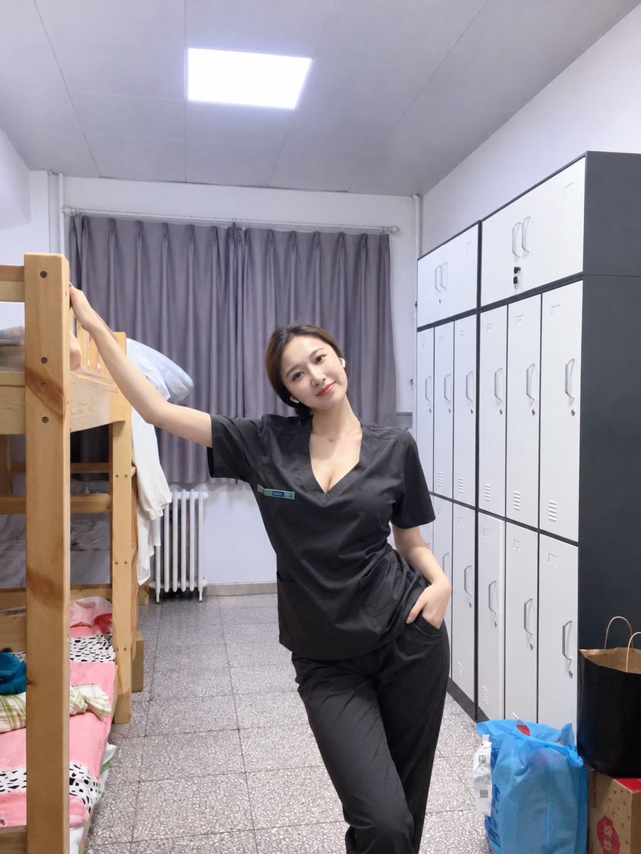 JJ1SMV's tweet photo. 一个人回宿舍最大的坏处大概就是太安静的时候容易想些不方便细说的。 https://t.co/jOaTWcKQrY