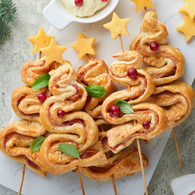 KymberlyMyaen's tweet photo. Add festive cheer to your Christmas party with our Ham and Cheese Christmas Tree, made with delicious Double Smoked Leg Ham. Discover the recipe today. https://t.co/UBtMHjefTt