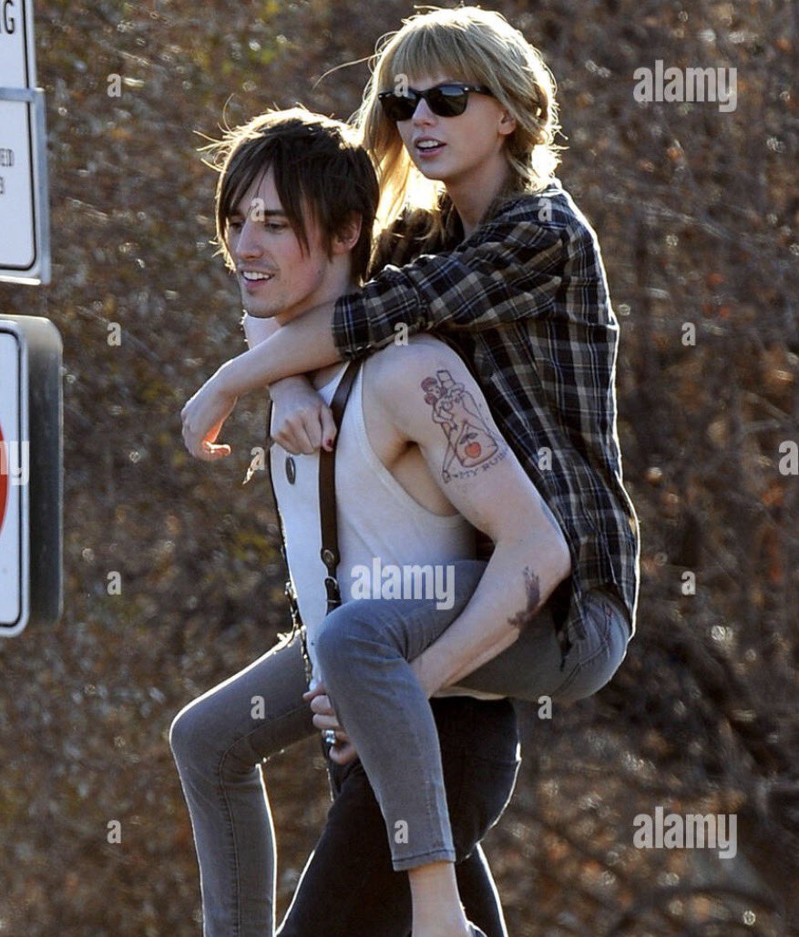 fairskyabove's tweet photo. lest we forget that reeve carney was in one of her music videos suspenders and all https://t.co/hGicQ9A1fg