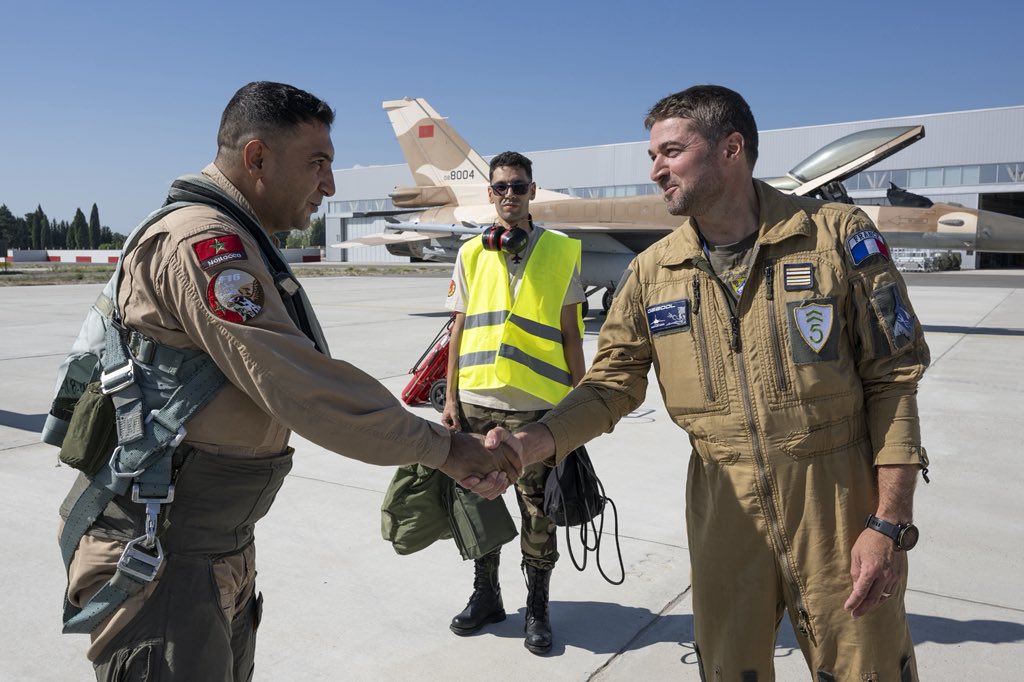 Armee_de_lair's tweet photo. 🇫🇷🤝🇲🇦 #ORYX2026 a débuté à Orange !
Pour la première fois, 4 F-16 marocains ont rejoint les Rafale du 1/5 “Vendée”. 

Jusqu’au 2 octobre, les Aviateurs des deux pays s’entraînent ensemble pour renforcer leur coopération et leur interopérabilité. ✈️

#VendrediChasseur https://t.co/dy69v9Av7I