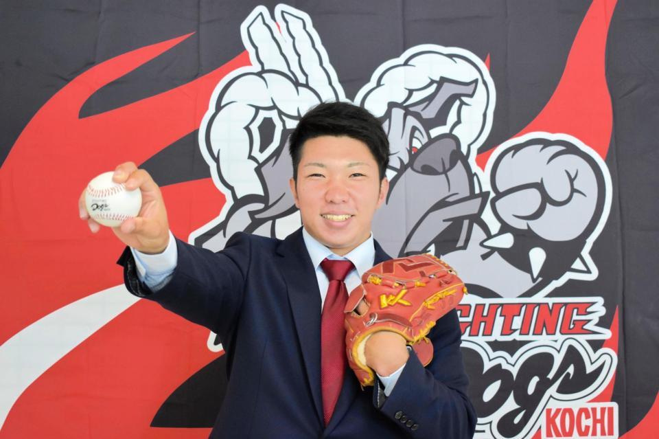 toratora0902go's tweet photo. 石井大智は高専卒業後、独立リーグの高知でプロを目指した苦労人。球速は136キロから153キロへ激増し2020年ドラフト8巡目で入団。初年度は防御率6.23と苦戦も2022年に0.75まで激変、守護神候補へ駆け上がった。 #阪神タイガース #阪神 #甲子園 #石井大智 https://t.co/mcUTK1bSb2