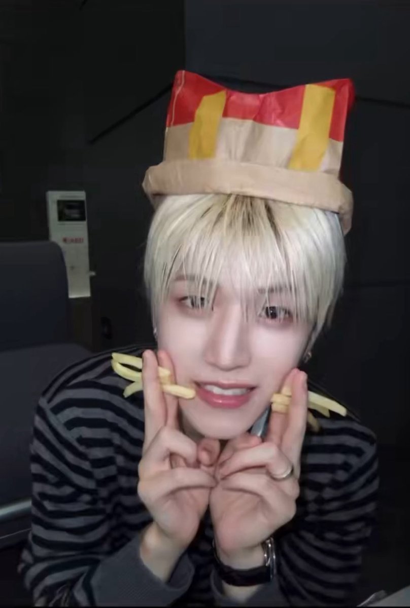 2riwoo03's tweet photo. +만찬가까지 오늘 하루안에 일어났다는게 막 꿈같음… https://t.co/FbCTY5yEuT
