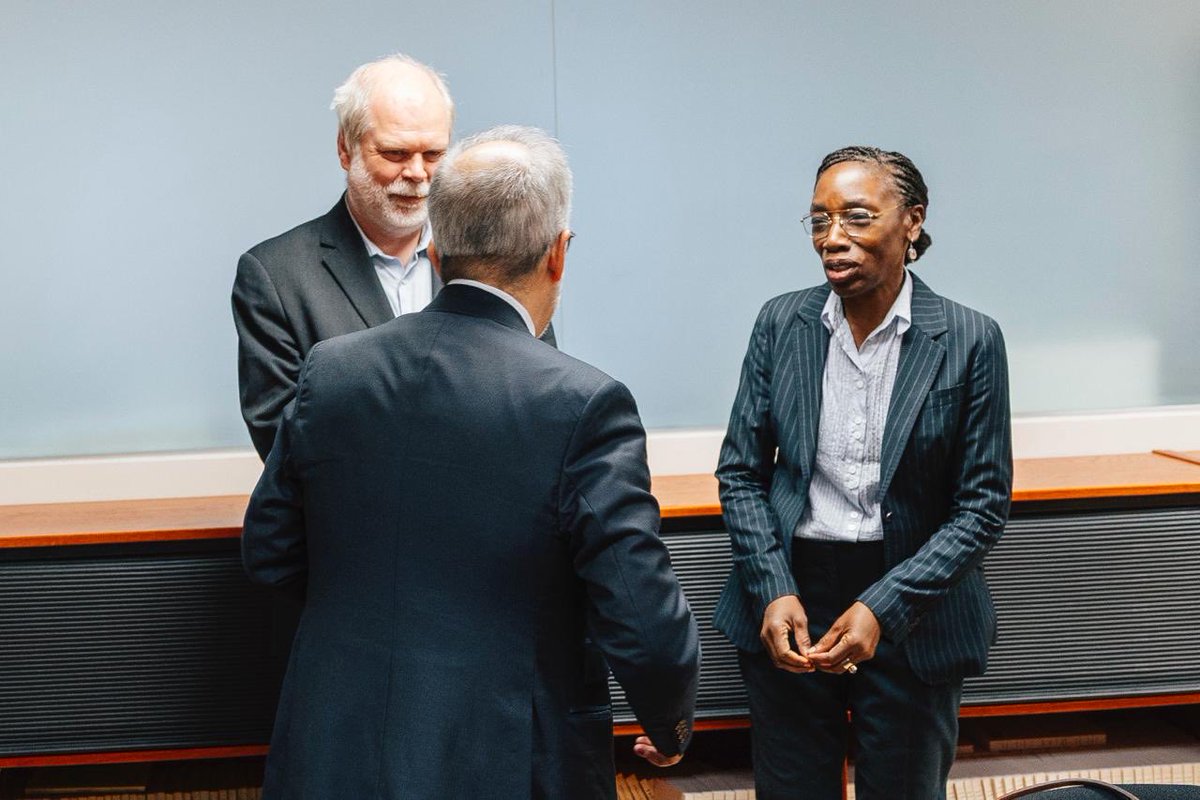 mne_pt's tweet photo. Em Nova Iorque, o MNE @PauloRangel_pt reuniu-se com Comfort Ero, Presidente e CEO do @CrisisGroup, no âmbito da preparação do mandato de Portugal no CSNU 2027-2028.

A prevenção de conflitos, o alerta precoce e a evolução das principais crises internacionais estiveram em foco, num diálogo que Portugal quer manter ao longo do seu mandato no Conselho de Segurança.