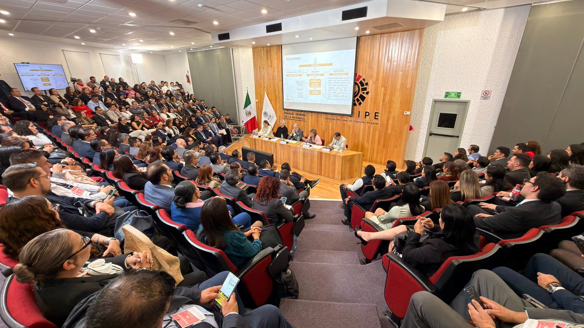 RocioBarcenaM's tweet photo. Fue un honor participar en el seminario “Seguridad Ciudadana, Procuración de Justicia y Cultura de Paz”, donde destacamos las acciones de la @SEGOB_mx en la estrategia de #AtenciónALasCausas. @Claudiashein @rosaicela_ @ErnestinaGodoy_ @FGRMexico @INACIPE @Luis_diazdeleon https://t.co/br2onIwJeq