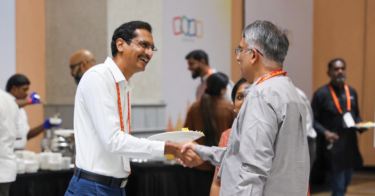 Zoho tweet picture