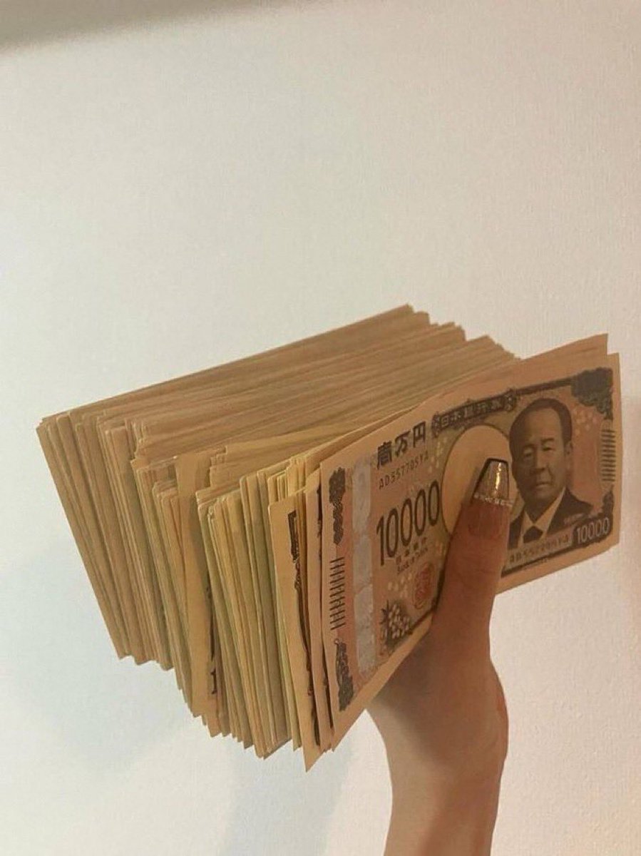 Umiviwo's tweet photo. まさか働いてるのに
口座に30万ない人とかいる？ https://t.co/jyi5X8R1vF
