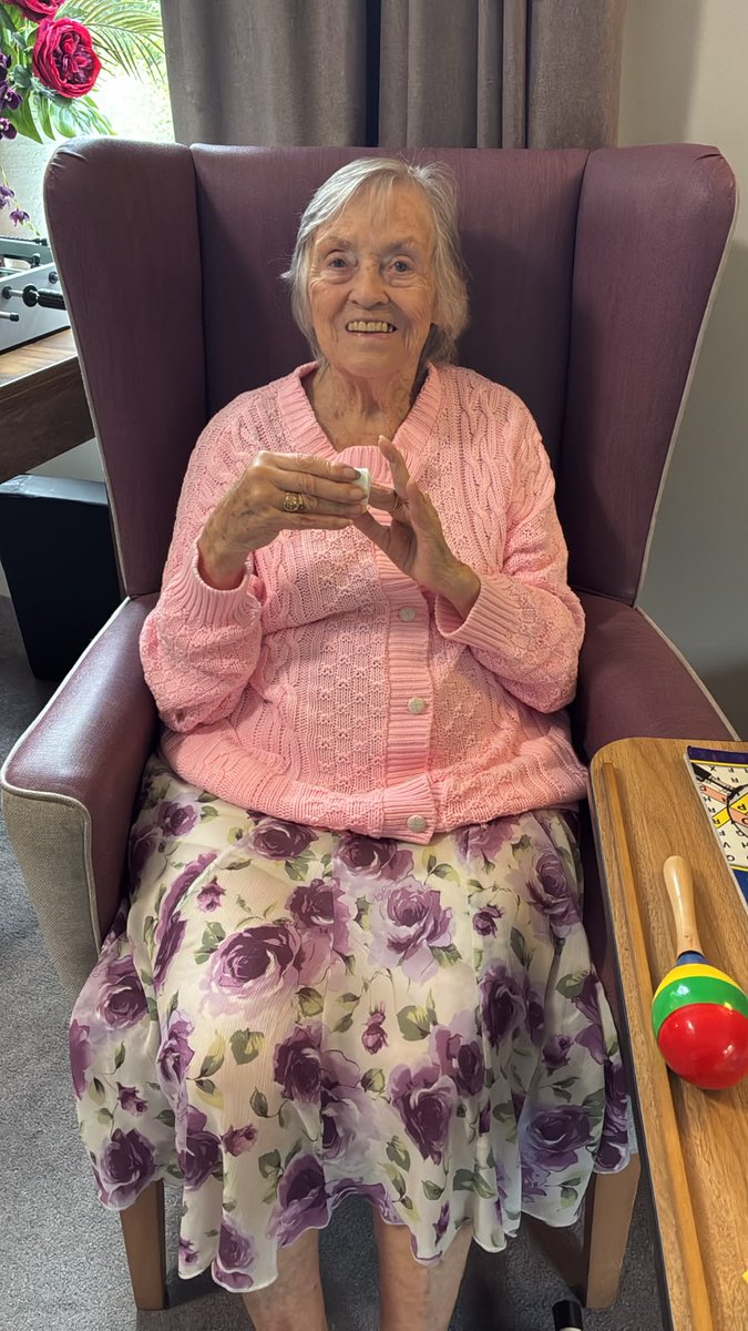 CHNursinghome's tweet photo. Malcolm had his cloth out to clean his vintage vehicles, while Peter spent some time with his guitar. Elsewhere, Alan had a moment to himself with a newspaper, and a smile for the camera from Bea and Glenda. 🛻
#Frome #Somerset #CareHome #Caring #Responsive #continuationoflife https://t.co/wgbZEO1BXL