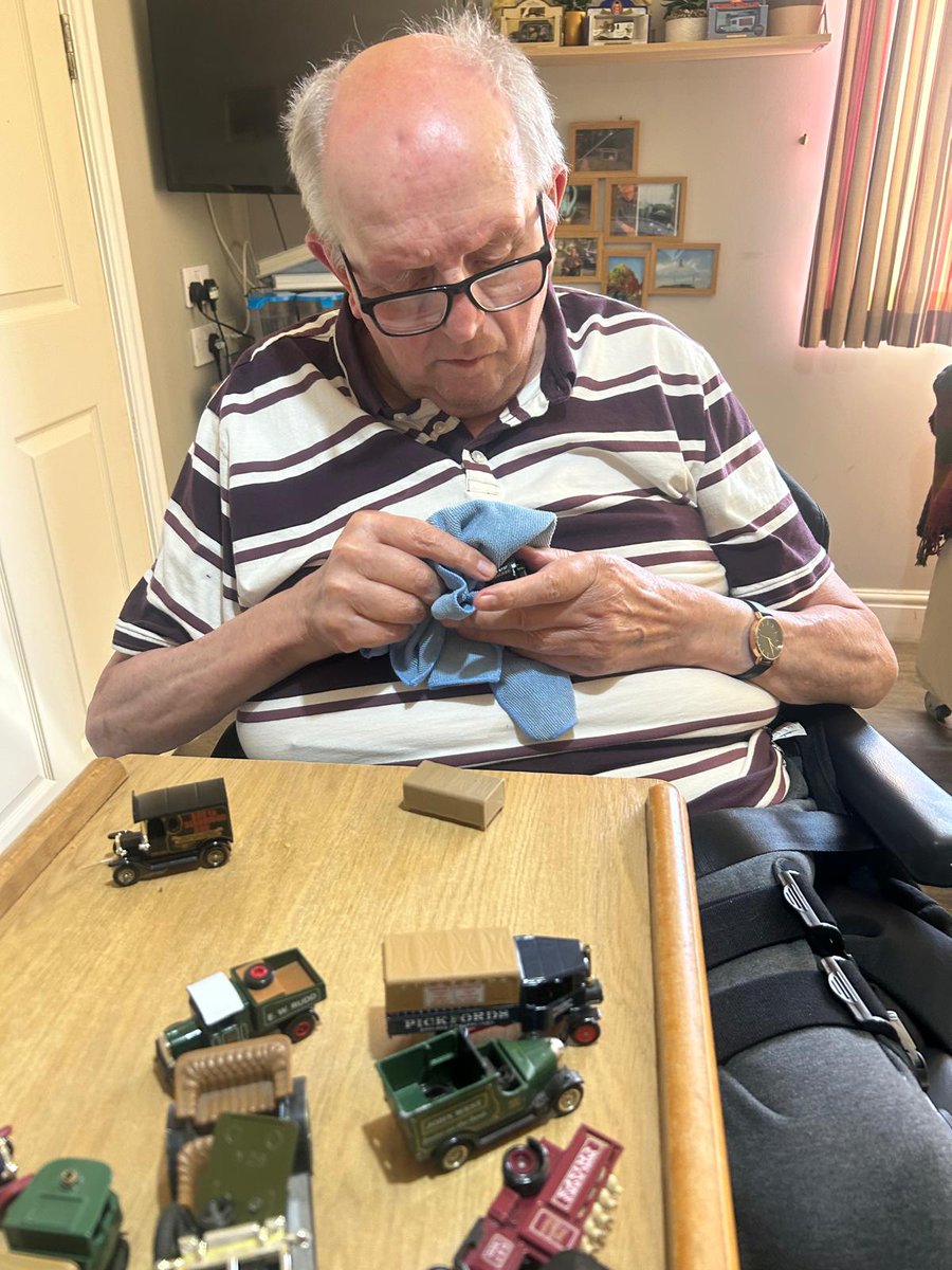 CHNursinghome's tweet photo. Malcolm had his cloth out to clean his vintage vehicles, while Peter spent some time with his guitar. Elsewhere, Alan had a moment to himself with a newspaper, and a smile for the camera from Bea and Glenda. 🛻
#Frome #Somerset #CareHome #Caring #Responsive #continuationoflife https://t.co/wgbZEO1BXL