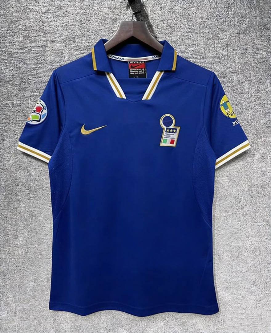 IMPORTAAI's tweet photo. Camisa da Itália! 🇮🇹

🛒 Mercado Livre 
🔗 https://t.co/Tkh2iIoIgw (Retrô)

🎟️ Cupom: TEMAQUI https://t.co/otMLWP0iQT