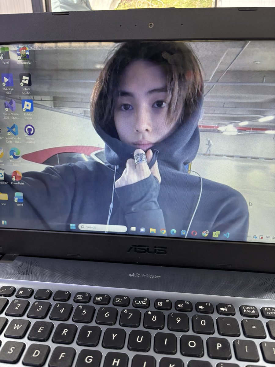 seanietin's tweet photo. bapak di tempat pkl aku nanya pas liat wpp aku 
“ini cewe apa cowo” AK GA ESPEK DI TNY GT tpi aku jawab “cowo” kan yak, terus tau ga di blng apa lagi……….di bilang  “kok cantik kali, tapi emang ada sih cowo yang bawaannya cantik dari lahir” 
DEYM SEANTIK DI AKUI BAPAK2 https://t.co/Jqx1MPsWNZ