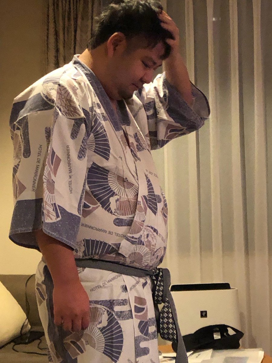 taisuke_warp's tweet photo. 一番小さい浴衣渡されてコレ https://t.co/tw9AtGIWI7