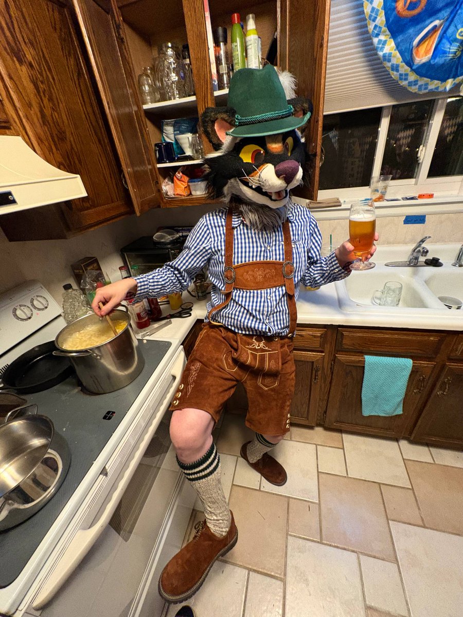 Secret_Shibe's tweet photo. You want some spätzle?
#FursuitFriday
(📷: @dumbdogdenver ) https://t.co/050SyLXQiq