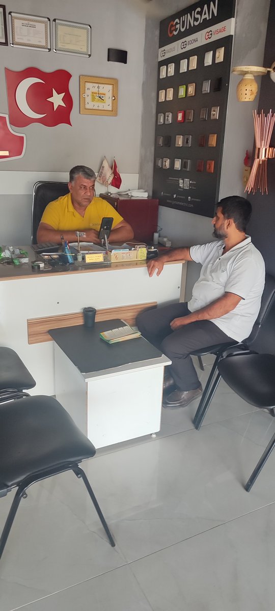 temurmuratt's tweet photo. İlçemiz'de esnafımızı ziyaret ederek sorunlarını ve beklentilerini dinledik.   
Esnafımız; yaşanan iktisadi sıkıntılardan ve toplumda hissedilen ahlaki yozlaşmadan duyduğu rahatsızlığı açıkça dile getirdi
 Vatandaşımızın ve esnafımızın sesi olmaya devam ediyoruz
#HÜDAPARİMAMOĞLU https://t.co/KpA3esLVtt