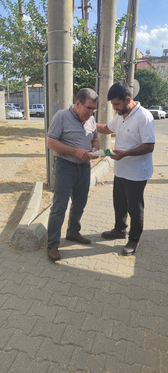 temurmuratt's tweet photo. İlçemiz'de esnafımızı ziyaret ederek sorunlarını ve beklentilerini dinledik.   
Esnafımız; yaşanan iktisadi sıkıntılardan ve toplumda hissedilen ahlaki yozlaşmadan duyduğu rahatsızlığı açıkça dile getirdi
 Vatandaşımızın ve esnafımızın sesi olmaya devam ediyoruz
#HÜDAPARİMAMOĞLU https://t.co/KpA3esLVtt