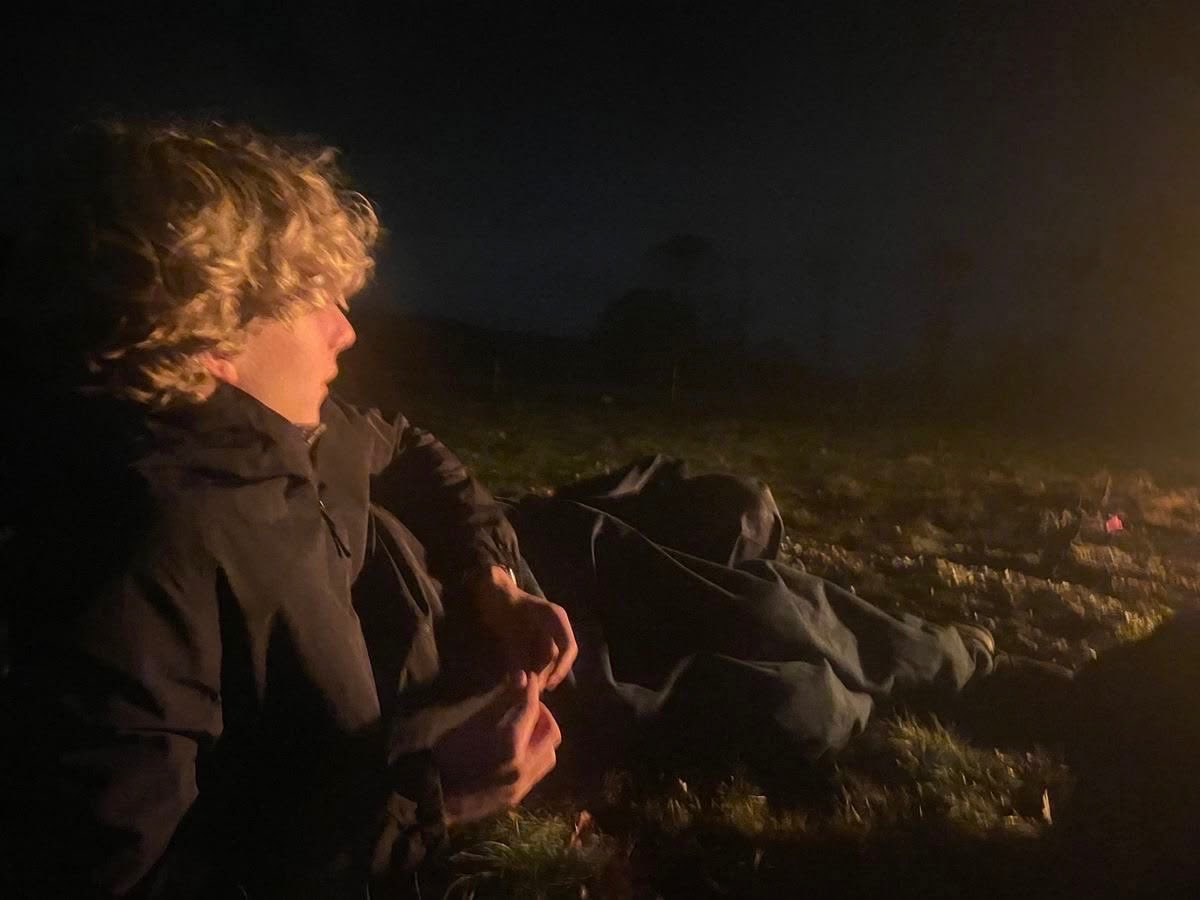 valzhard's tweet photo. eu a noite eu de dia https://t.co/shxFuJ4E0d