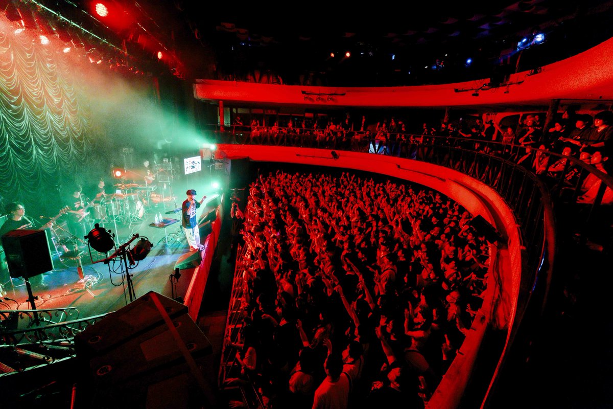 meiyo_music's tweet photo. thank you!!
meiyo presents『SYMPOPSIUM 2026』
最高の夜でした。
デビュー5周年記念日（前日）を祝うイベント。
ゲストとして歌ってくれた素敵な音楽仲間たち。
asmiさん
詩羽さん
三原健司（フレデリック）さん
生田絵梨花さん
更に、映像出演してくれた…
こっちのけんとさん！

そして最強のmeiyoサポートメンバーたち、スタッフ。
なによりお集まり頂いた、たくさんの、あなた。
本当に本当にありがとうございました！！！！感無量！！！！

言葉になりませんので、あとはもう、みなさんの感想見て楽しむとさせていただきます☺️
これからも、よろしくな！！2027年2月のワンマンツアーでまた会おう！

photo by 藤井拓
@fujii_taku