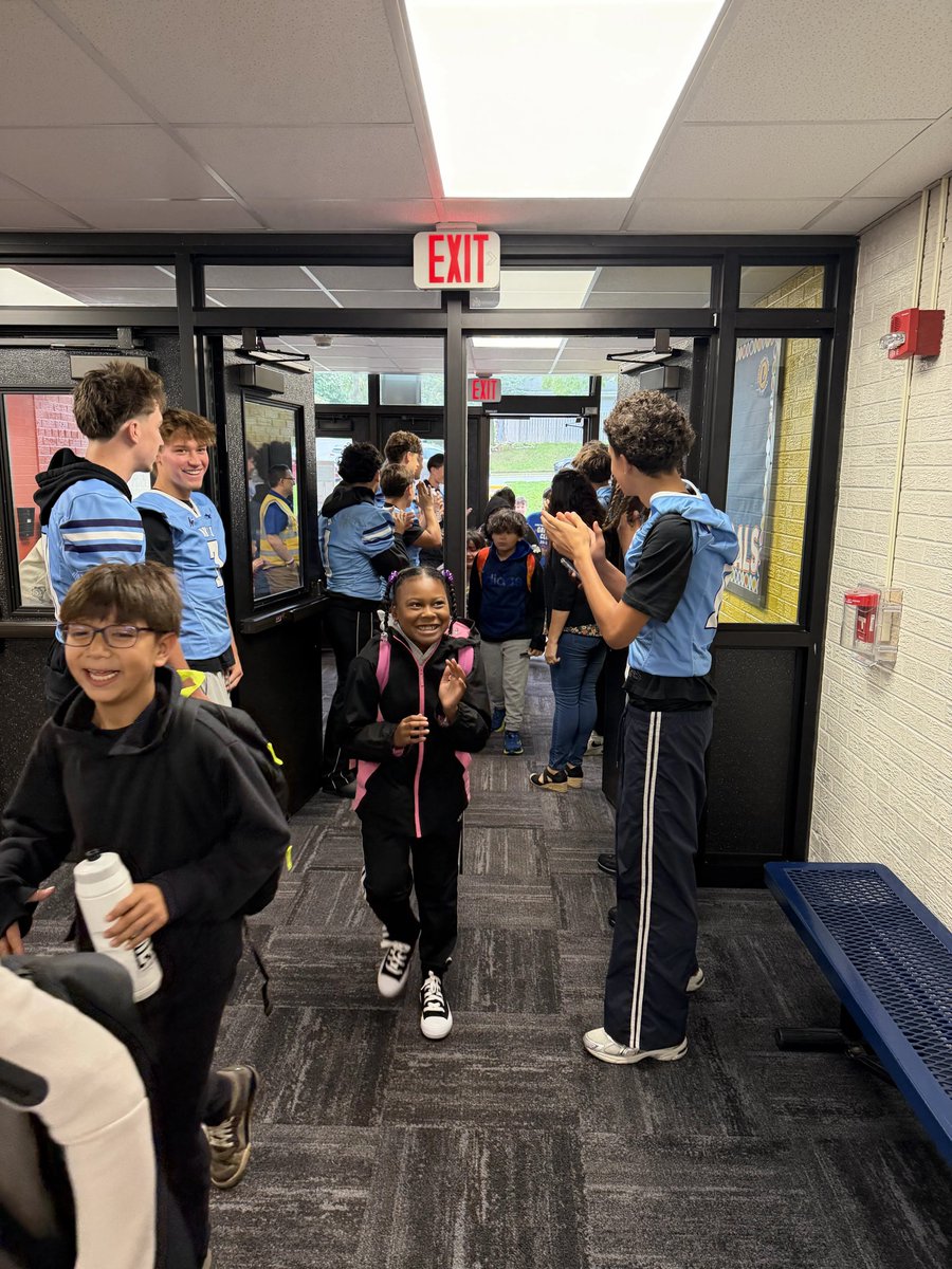 WNFball's tweet photo. This morning, our upperclassmen went over to Lowell Elementary to greet the students and invite them to our homecoming game tonight! Thanks for having us! #AlwaysNorth #YB4M https://t.co/GxTPxmJFsX
