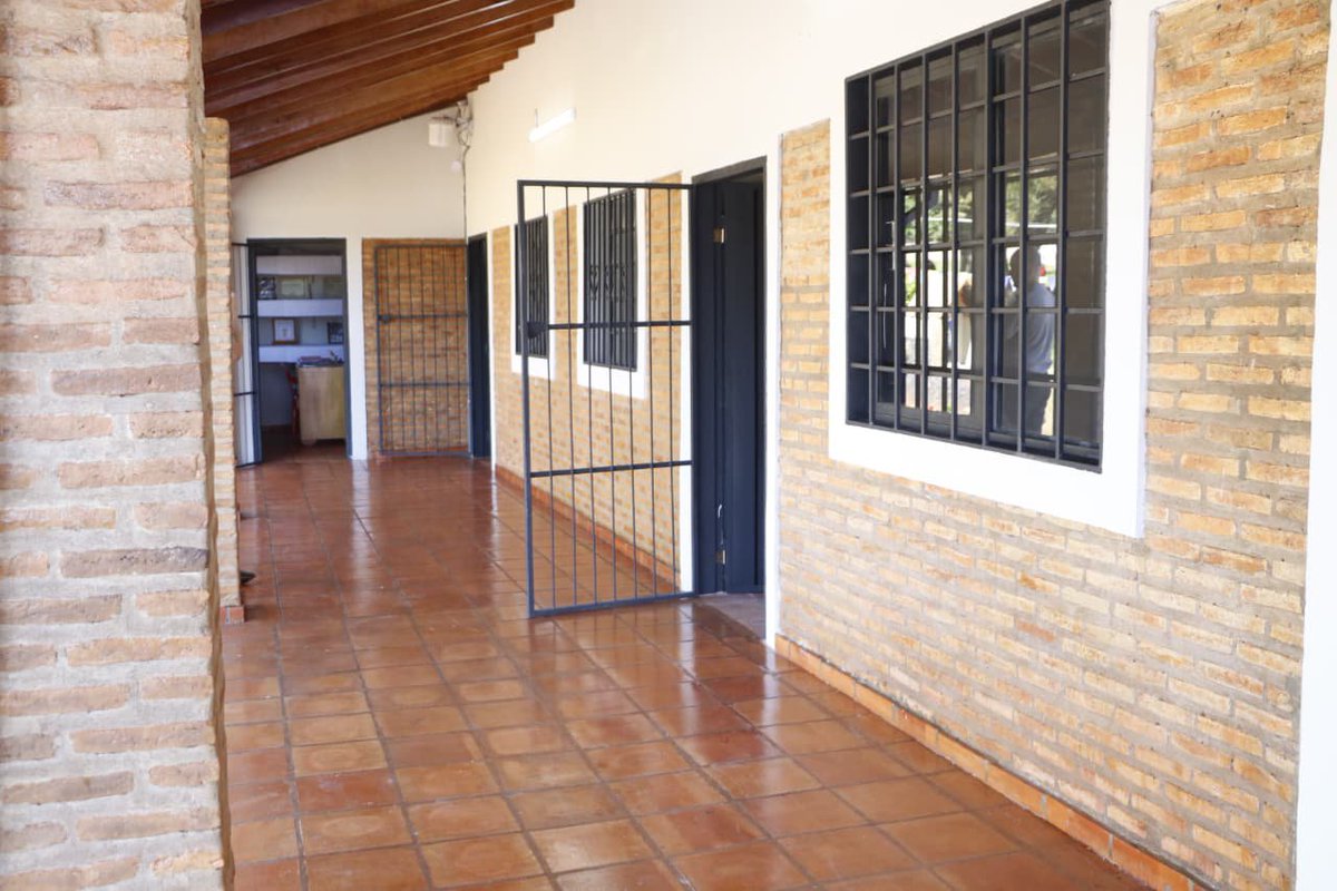 MECpy's tweet photo. En la ciudad de Acahay, habilitamos oficialmente la terminación de un aula y la renovación total con pintura del bloque antiguo en el Centro Educativo Divino Niño Jesús. https://t.co/otR3YiA5MO
