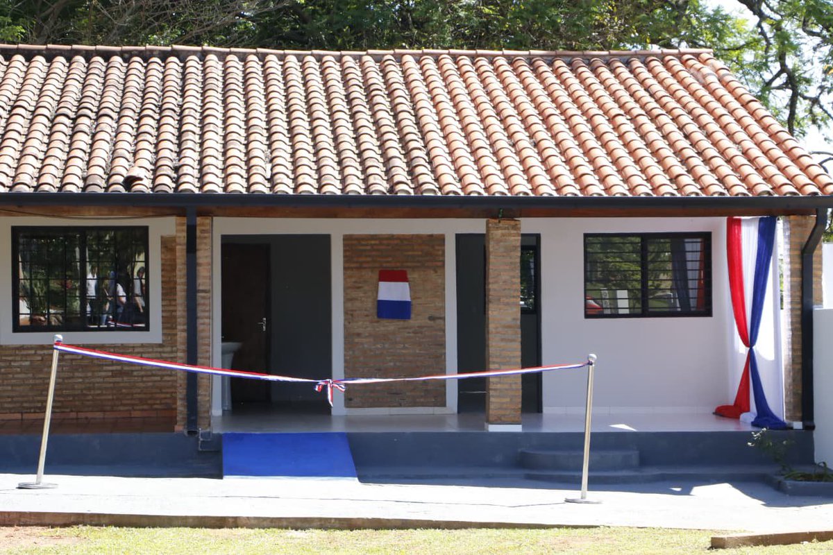 MECpy's tweet photo. En la ciudad de Acahay, habilitamos oficialmente la terminación de un aula y la renovación total con pintura del bloque antiguo en el Centro Educativo Divino Niño Jesús. https://t.co/otR3YiA5MO