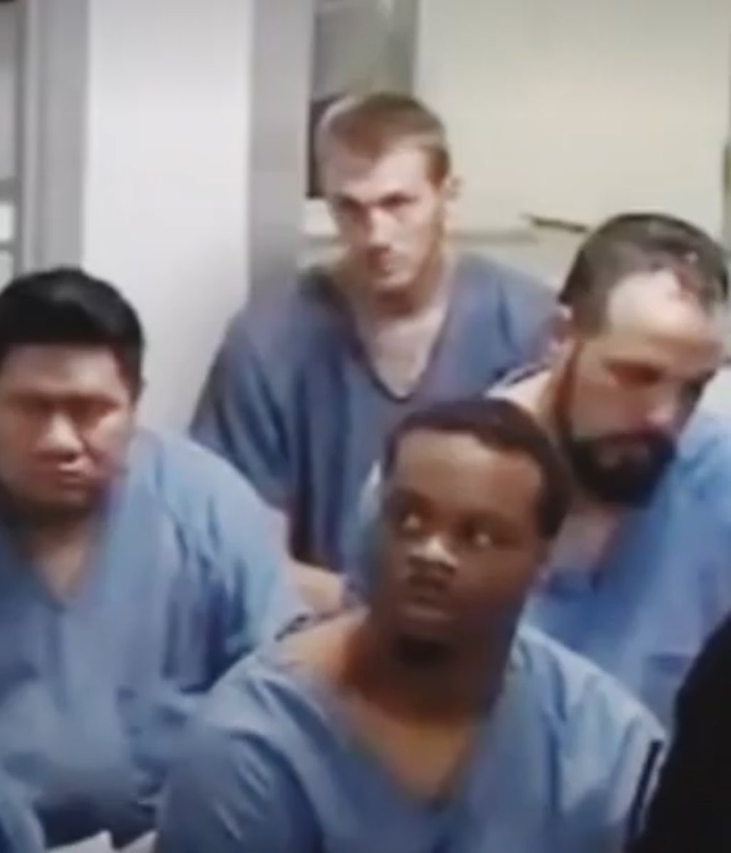 RichardWhitted4's tweet photo. @Kagan_M_Dunlap These guys behind her hearing all the charges and her being released on bond !!!!!! https://t.co/nwgFuj3UcS