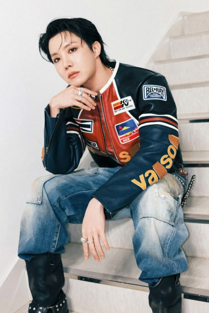 AboutMusicYT's tweet photo. J-Hope was named among the best dressed kpop idols of all time, via Complex Magazine. https://t.co/PAhKNLTl6V