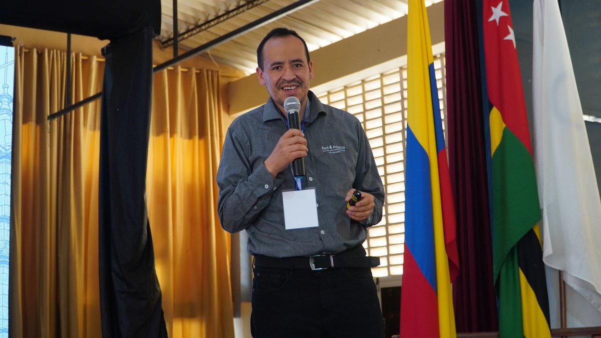 CCBucaramanga's tweet photo. @FundaCULTA @ISAGEN @GobdeSantander @jcrinconl @DahuaHQ @alcaldiazap Articulación Regional 🤝 Carlos Alberto Callejas, Director Ejecutivo de la @RedAdelco, presenta experiencias de desarrollo económico local en Colombia bajo la premisa: la gobernanza como motor de cambio e innovación territorial. 🌱 https://t.co/l1rzTaLUBd