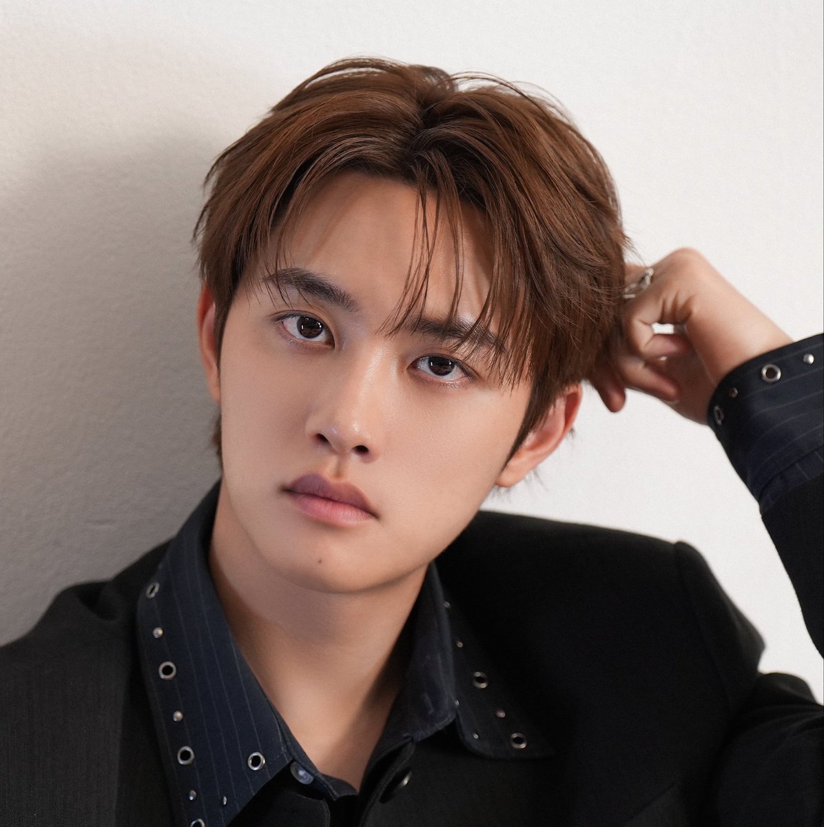 purelovefordks's tweet photo. 도경수 너 때문에 길거리 남자들이 남자로 안 보이고 펀치 기계로 보인다 https://t.co/OkHrgYGYkn