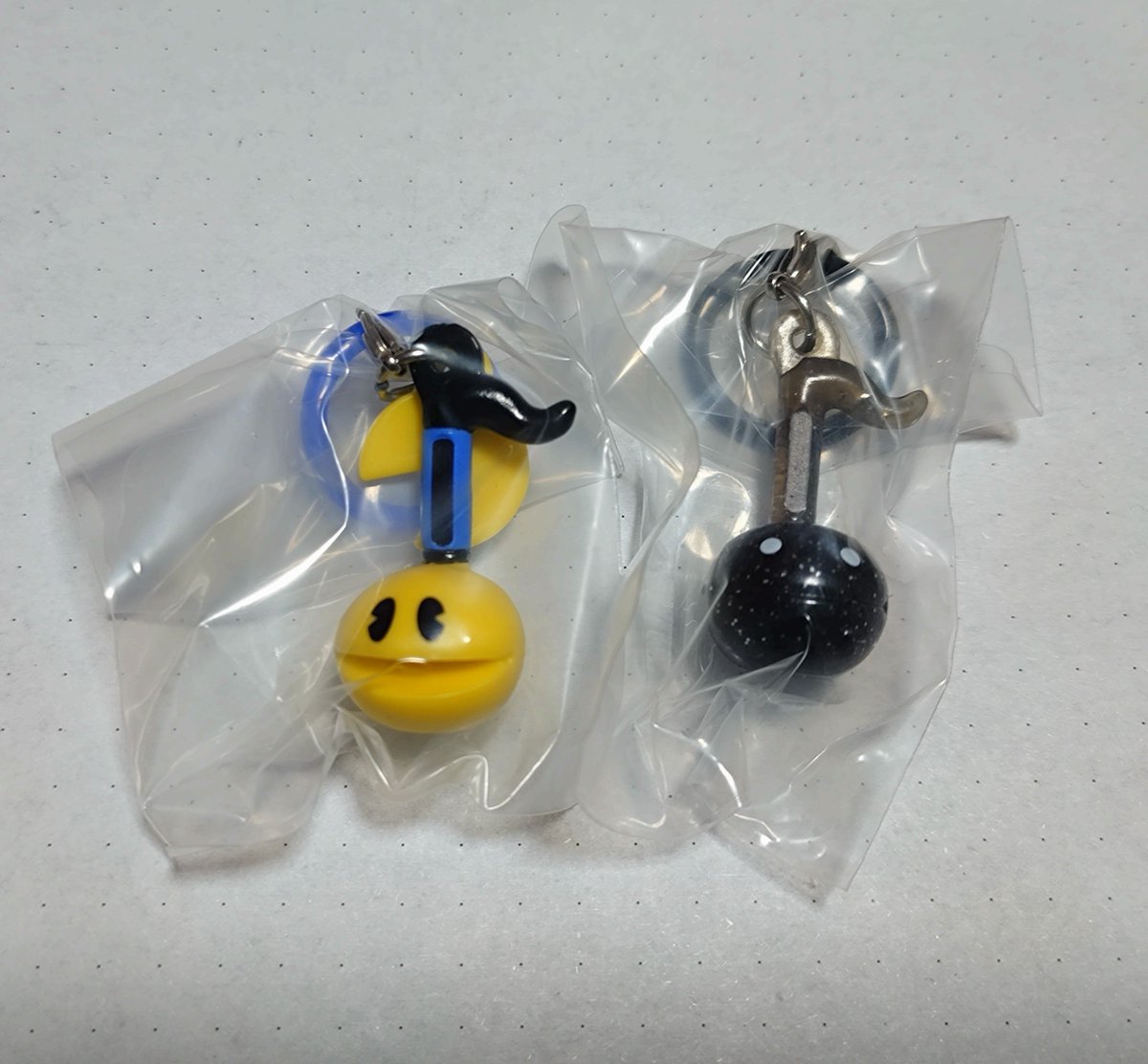 sinkinrain's tweet photo. 【交換／譲渡】オタマトーン めじるしアクセサリー2

【譲】パックマン／ブラック
【求】レッドもしくは定価

9/26、27池袋＞後日都内手渡し
お気軽にお声かけください https://t.co/dJESDHmuCM
