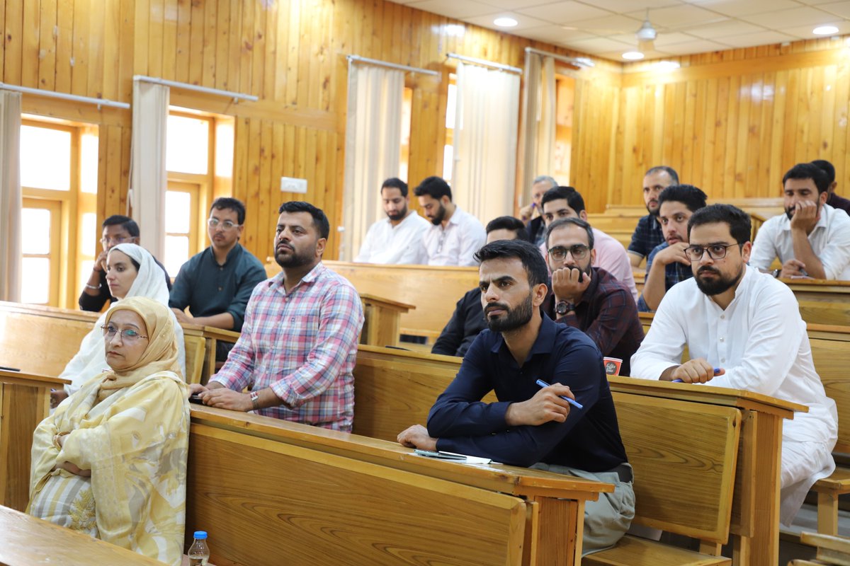 nitsriofficial's tweet photo. ๐ As part of Hindi Pakhwada 2026, NIT Srinagar organised a practical session on โHindi in e-Office: Noting & Drafting,โ led by Dr. Anshuman Singh, focusing on effective Hindi official communication and e-Office practices.
#NITSrinagar #HindiPakhwada2026 #Rajbhasha https://t.co/VAtRT4IZT2