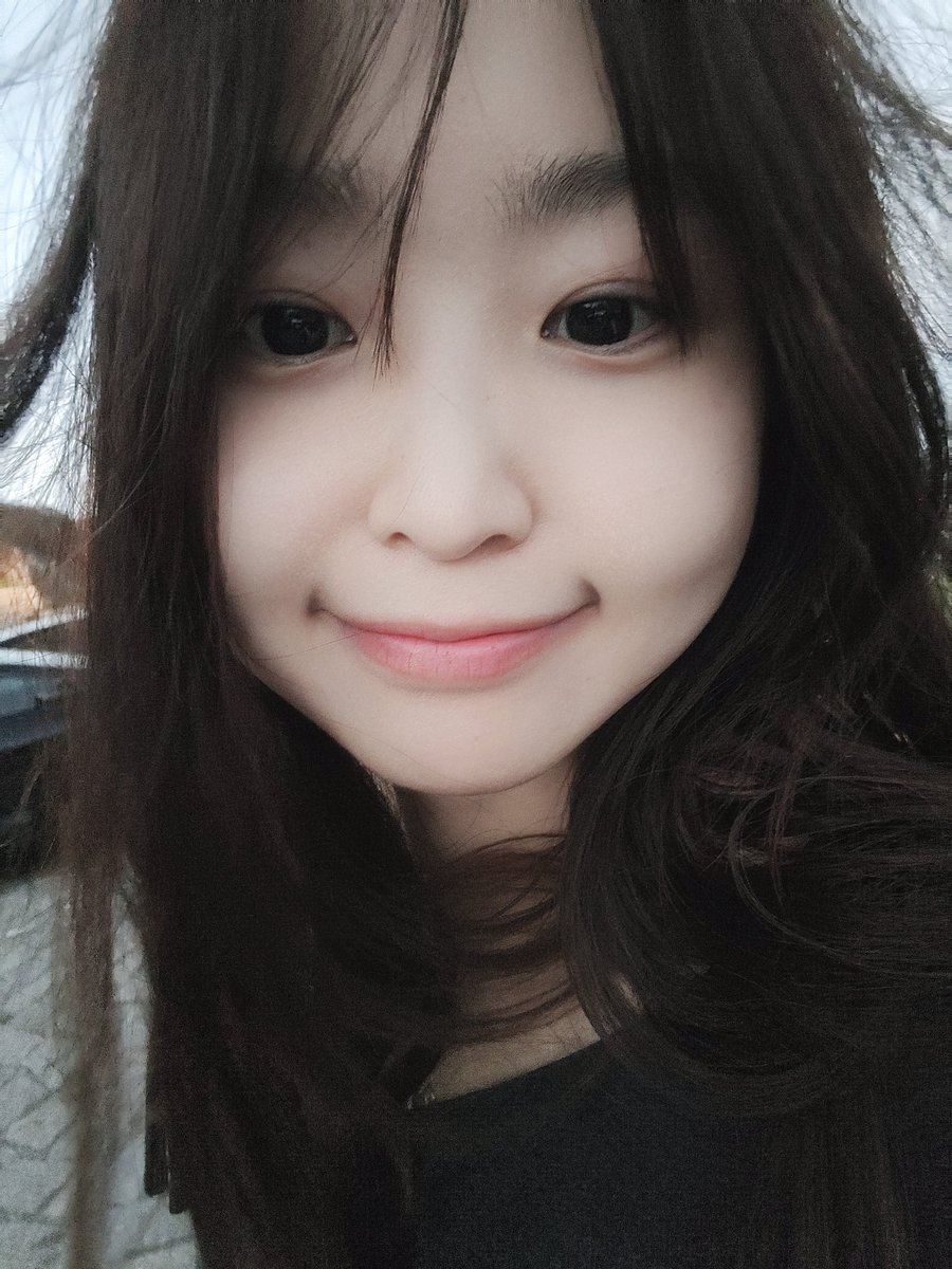 ktrinavespe's tweet photo. Happy Mid-Autumn Festival!🌕🥳🥮
A long lost journey.🚗🩷
#trip #selfie #中秋節快楽 #中秋 https://t.co/bT46uSicCS