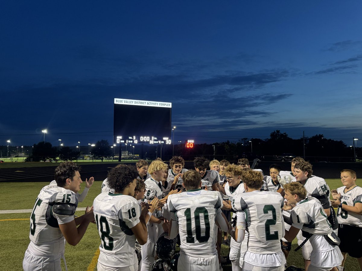 _Tyler_Lentz's tweet photo. Great night for the Freshman Timberwolves! 30-0 win over Northwest. 2-0 on the season. End the night with 4 tackles and a sack! @bvsw_wolfpack @coachorrick @coach_t_allin https://t.co/A9A1DmFL32