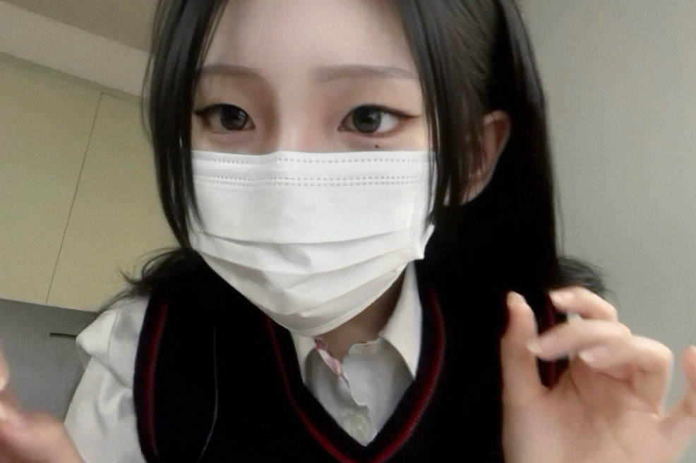 govkfl89's tweet photo. 띠노니의 고등학생 시절을 찾았더요
이때는 진짜 짝눈인게 너무 티가나고...ㅠ(트라우마엿서)
이때부터 추구미 고냥이였답니다 ฅ/ᐠ｡ ̮｡ᐟ\ฅ
물론 지금은 혀파리가 됐지만••♡ https://t.co/oAy8e9SNX7