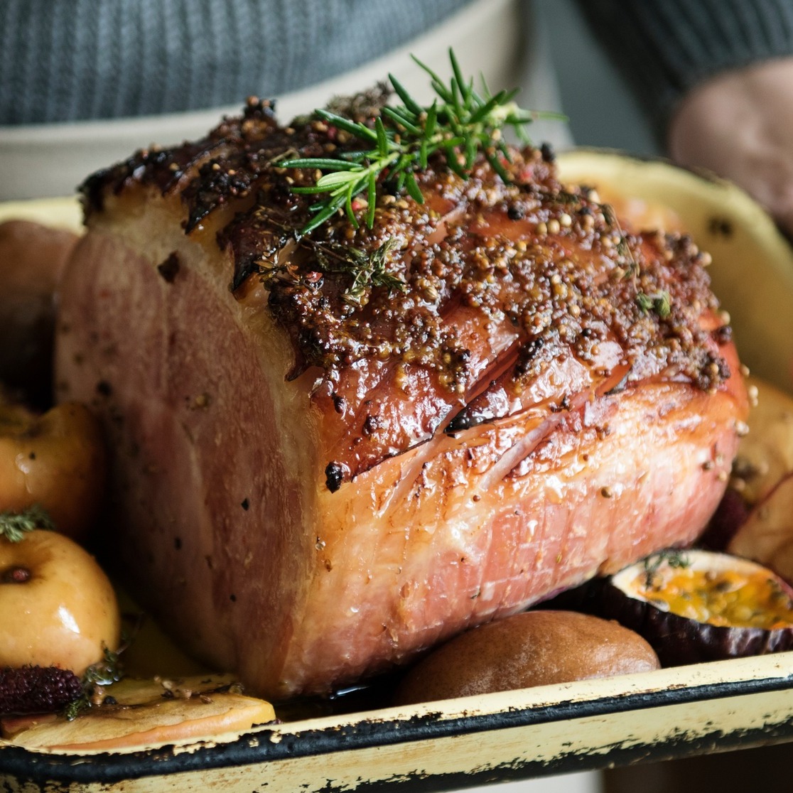 KymberlyMyaen's tweet photo. Make Christmas unforgettable with our new Crackling Leg Ham. Ready in just 60 minutes, it delivers perfectly crisp crackling and juicy flavour. Available now at IGA Supermarkets. Bring home the taste of tradition. https://t.co/syhtGLJenF