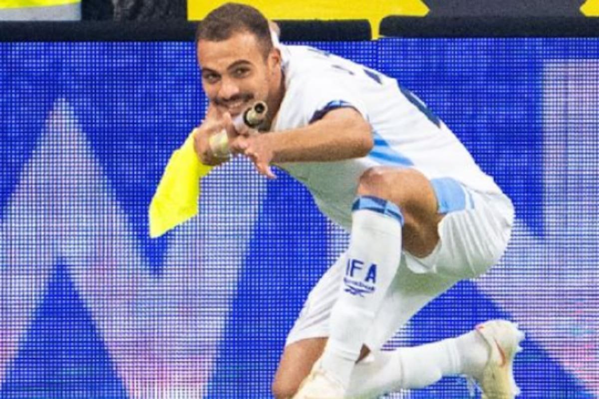 maxikronenberg's tweet photo. Batistuta festejaba y te "mataba" con la ametralladora.

Un futbolista israelí fue expulsado ♦️ por hacer este gesto.

El fútbol ⚽ no es igual para todos, como en la vida ♥️. No pidas justicia donde no hay https://t.co/9KFeMXjSMz