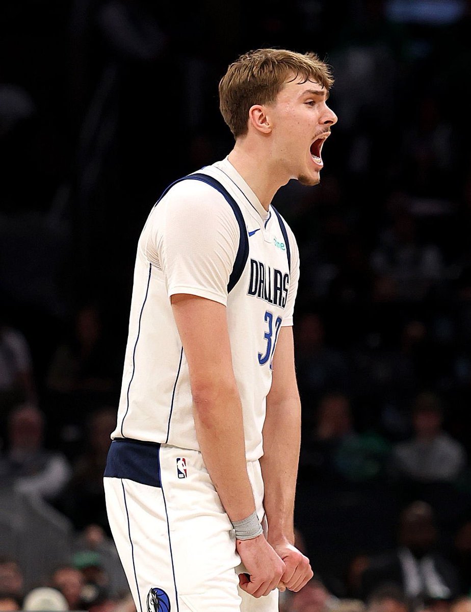 TheDunkCentral's tweet photo. Cooper Flagg says he got an inch bigger 

"I'm 6-10, with no shoes. I was like 6-9 last year so definitely taller. With no shoes, maybe I'm 6-11" https://t.co/mylinDFvvB