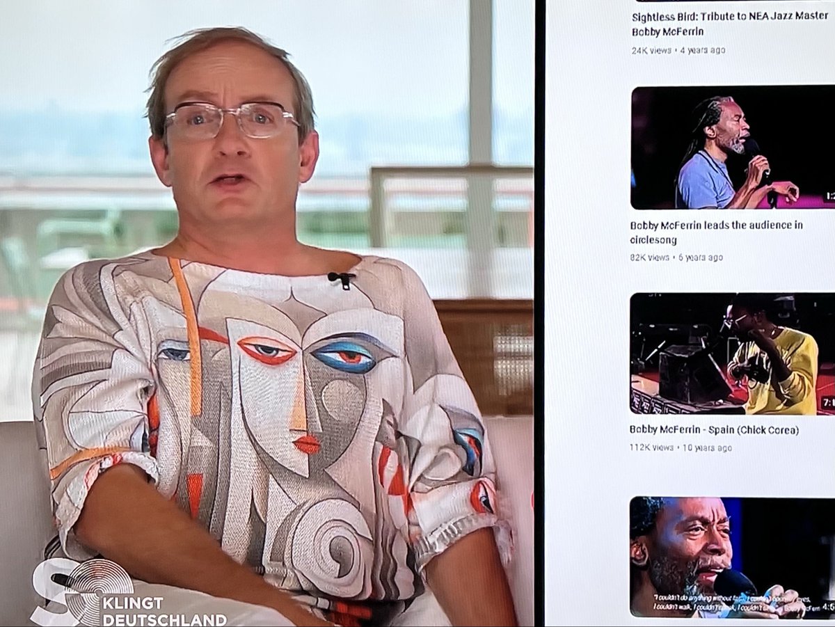 Specialdirektor's tweet photo. Wo bekommt man diesen mega Pullover, den @BoningWigald gerade (25.9.26) bei RTLs „So klingt Deutschland“ trägt? https://t.co/3axtq6M55g