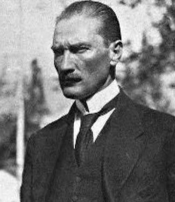 AtaturksWay's tweet photo. The ruler of the dynasty who, thanks to his traditional instincts, foresaw this  fatal course of historical events, declared himself from the very beginning the most bitter enemy of the national struggle. 

Mustafa Kemal Atatürk https://t.co/1rkUDQ42n9