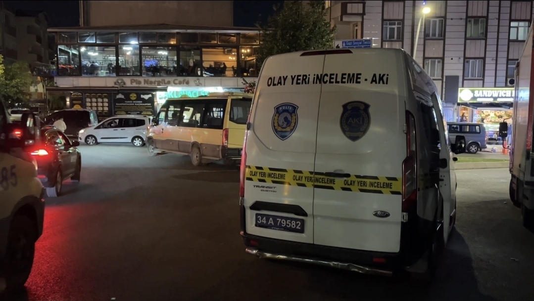 dhainternet's tweet photo. 📌 Sultangazi’de, eşiyle telefonda görüştüğünü iddia ettiği kişiyi silahla vurdu

📎 https://t.co/I55864sEiX https://t.co/YOHvBqDvHq