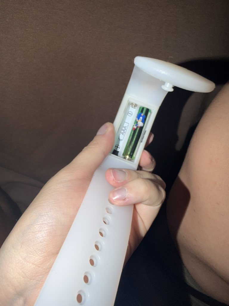 _DumbBlondie's tweet photo. minha pulseira do show do jao caiu no chao e a pilha era do SONIC to chorando https://t.co/qzp2RAlJGU