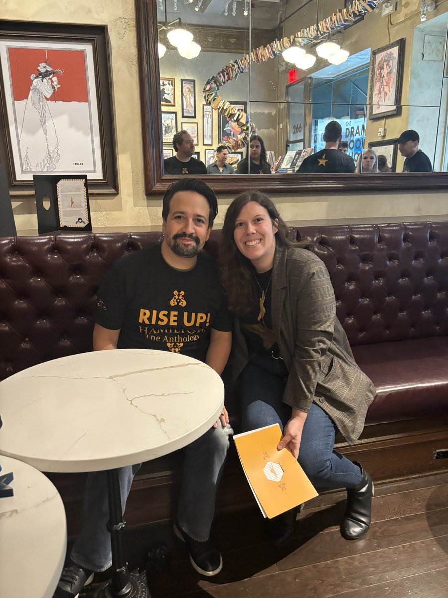 pinkyl321's tweet photo. I met you inside Lin!!!! Literally the best human being ever and an inspiration to us all 💕 https://t.co/8mVyKF9QYU