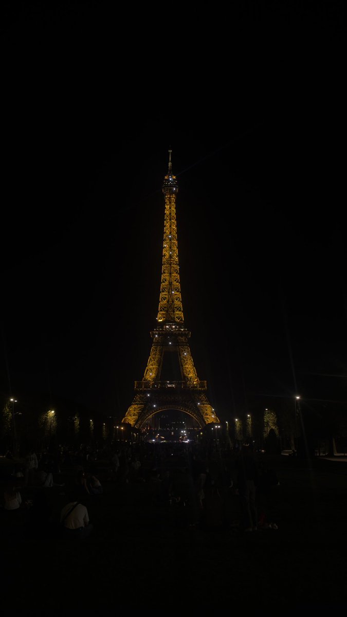 qexizs's tweet photo. Paris was nice https://t.co/QjhbdRf3Tl
