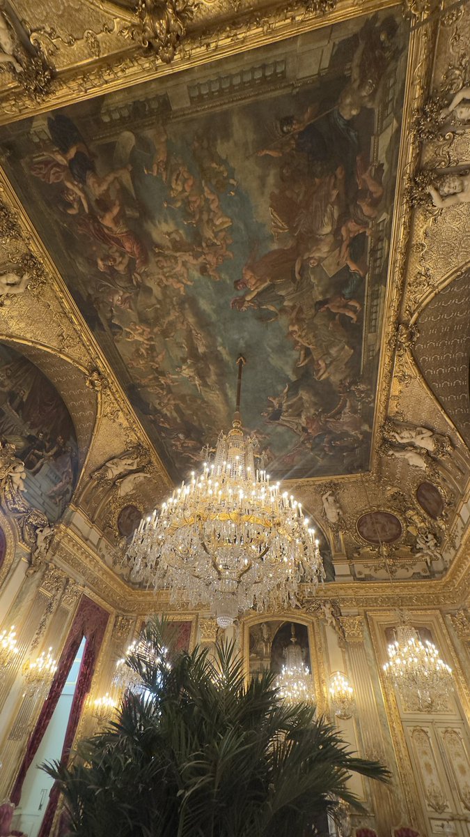 qexizs's tweet photo. Paris was nice https://t.co/QjhbdRf3Tl