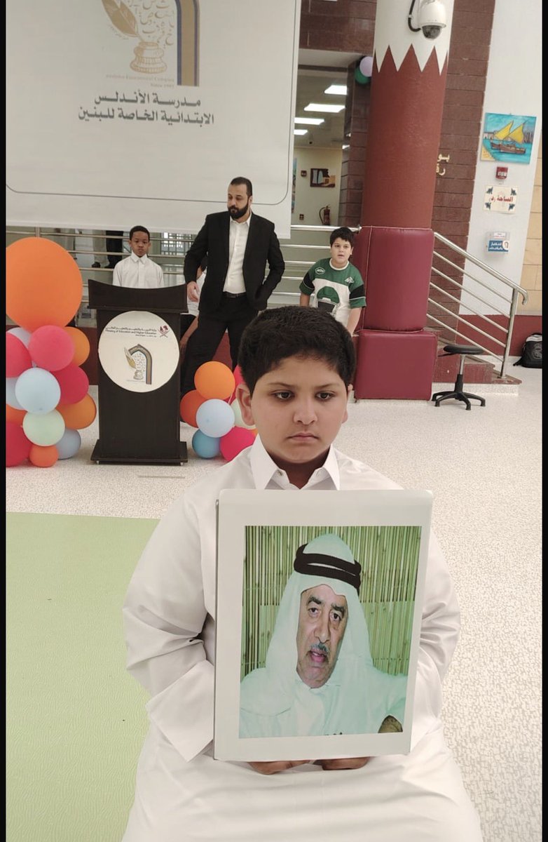 andalus_primary's tweet photo. في إطار رؤية المدرسة، المتعلقة بترسيخ الهُويّة الوطنية؛ قدّم قسم الفنون البصرية- الخميس 24-9-2026- برنامجا إذاعيا صباحيا بعنوان (رسالة من فنان قطري)، تضمّن جولةً فنية للتعريف بعدد من الفنانين القطريين وتجاربهم وإسهاماتهم في إثراء الحركة التشكيلية بدولة قطر. https://t.co/OE2gwUMdbj