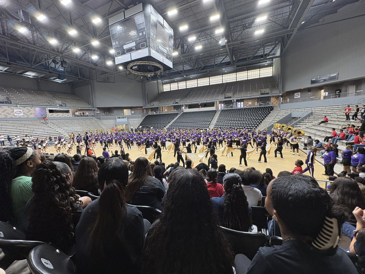 SamTasbyFB's tweet photo. @samtasbydance got to see Prairie View A&amp;M dance team &amp; band at Ellis Davis today. @TheGriffins22 @NeshaMaston @N_Bernardino @Region5_DISD @treytrey04 https://t.co/pXHXU9v5oL