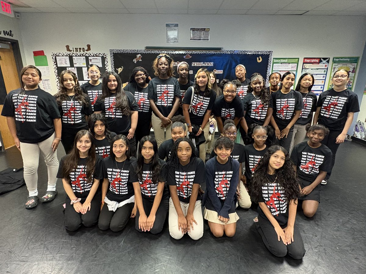 SamTasbyFB's tweet photo. @samtasbydance got to see Prairie View A&amp;M dance team &amp; band at Ellis Davis today. @TheGriffins22 @NeshaMaston @N_Bernardino @Region5_DISD @treytrey04 https://t.co/pXHXU9v5oL