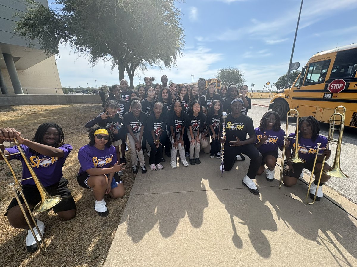 SamTasbyFB's tweet photo. @samtasbydance got to see Prairie View A&amp;M dance team &amp; band at Ellis Davis today. @TheGriffins22 @NeshaMaston @N_Bernardino @Region5_DISD @treytrey04 https://t.co/pXHXU9v5oL